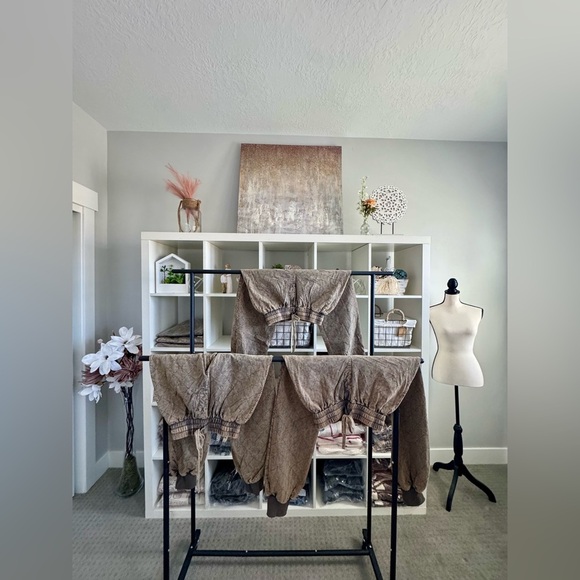 Oli & Hali boutique quilted joggers - Picture 4 of 7